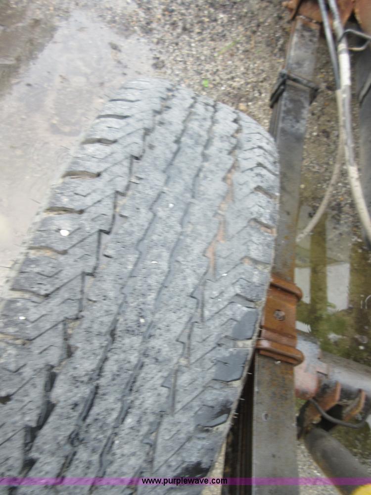 image for item I2084 1990 Chevrolet 2500 pickup truck cab and chassis