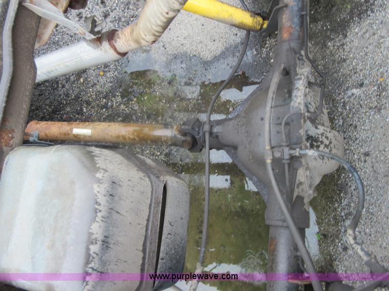 image for item I2084 1990 Chevrolet 2500 pickup truck cab and chassis