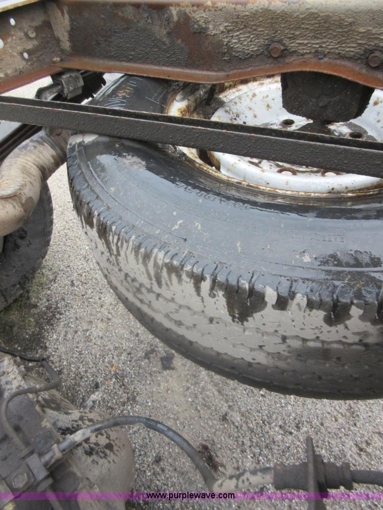 image for item I2084 1990 Chevrolet 2500 pickup truck cab and chassis