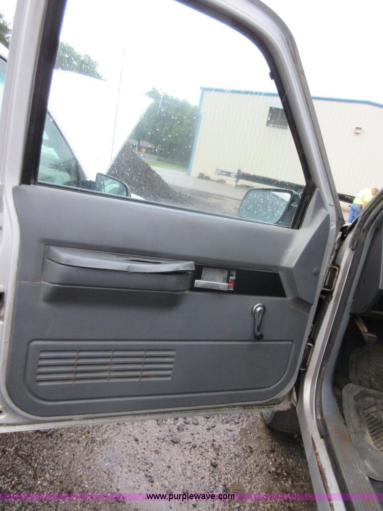 image for item I2084 1990 Chevrolet 2500 pickup truck cab and chassis