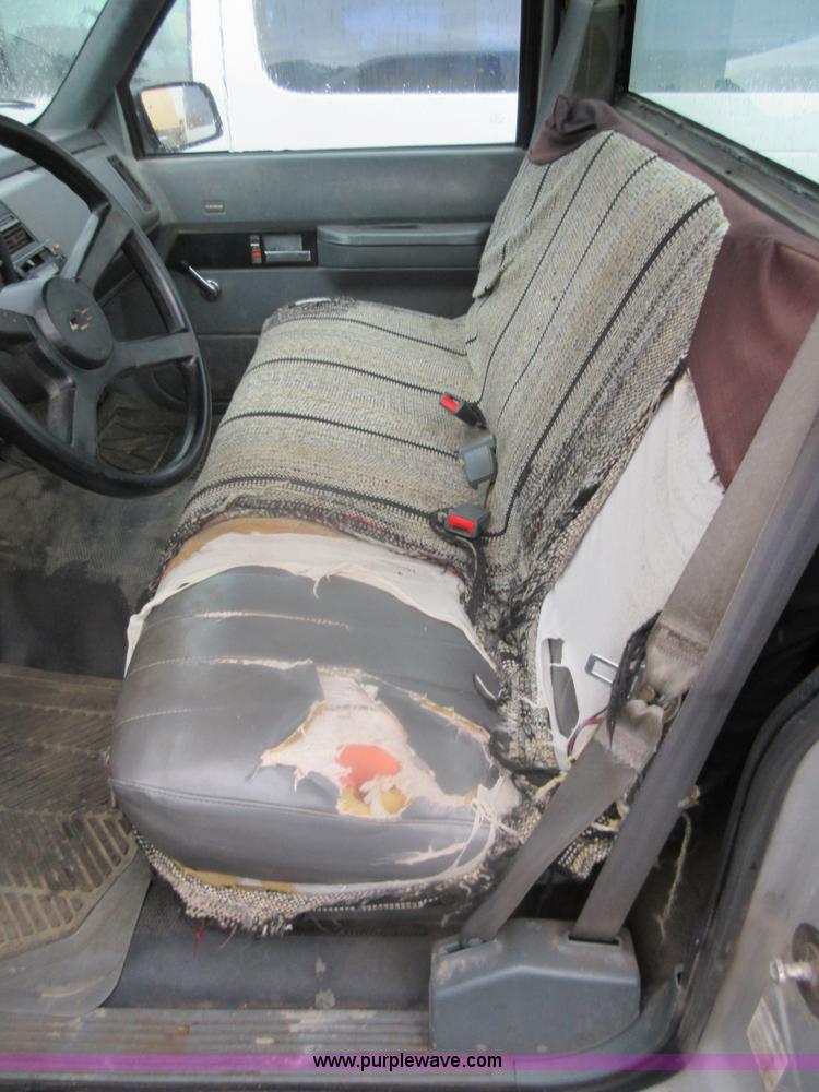 image for item I2084 1990 Chevrolet 2500 pickup truck cab and chassis