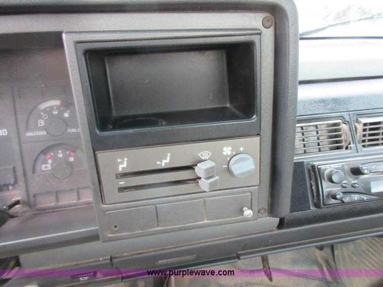 image for item I2084 1990 Chevrolet 2500 pickup truck cab and chassis