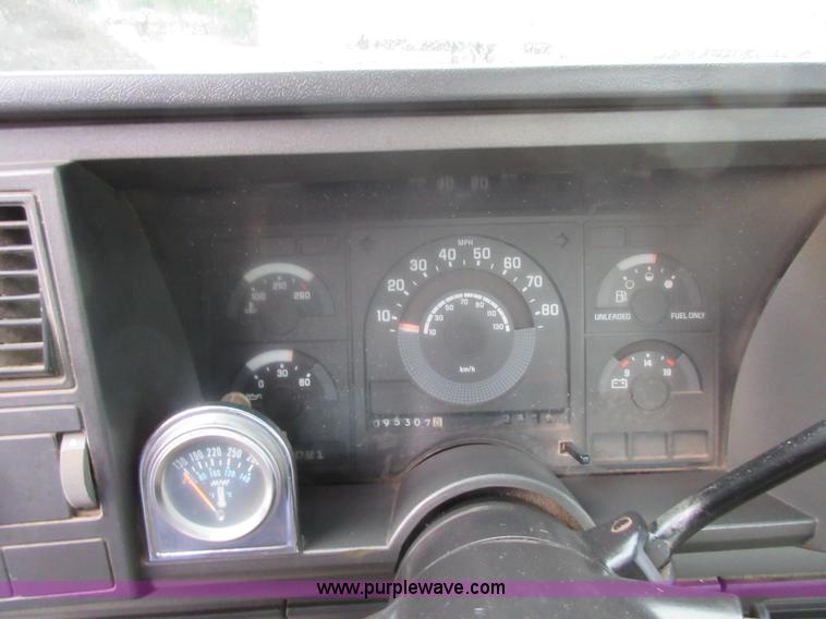 image for item I2084 1990 Chevrolet 2500 pickup truck cab and chassis