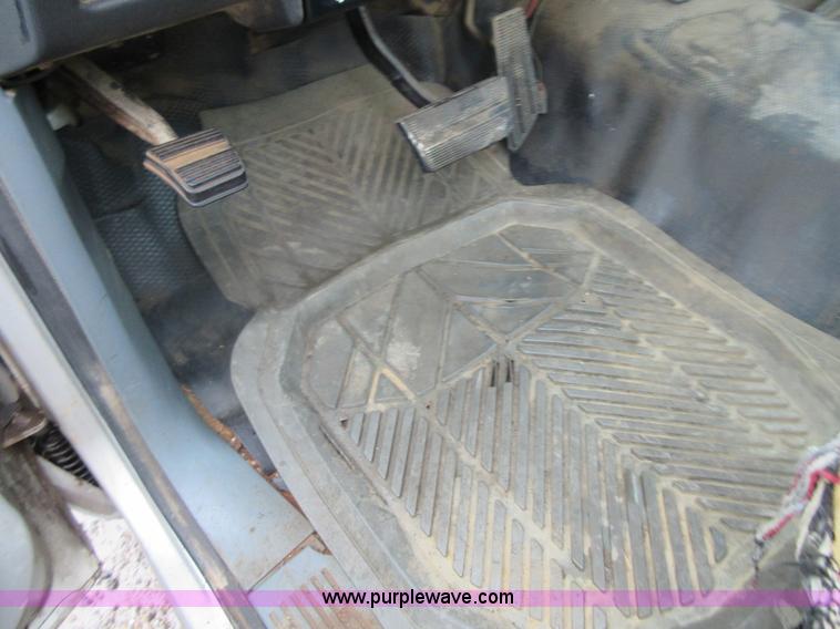 image for item I2084 1990 Chevrolet 2500 pickup truck cab and chassis