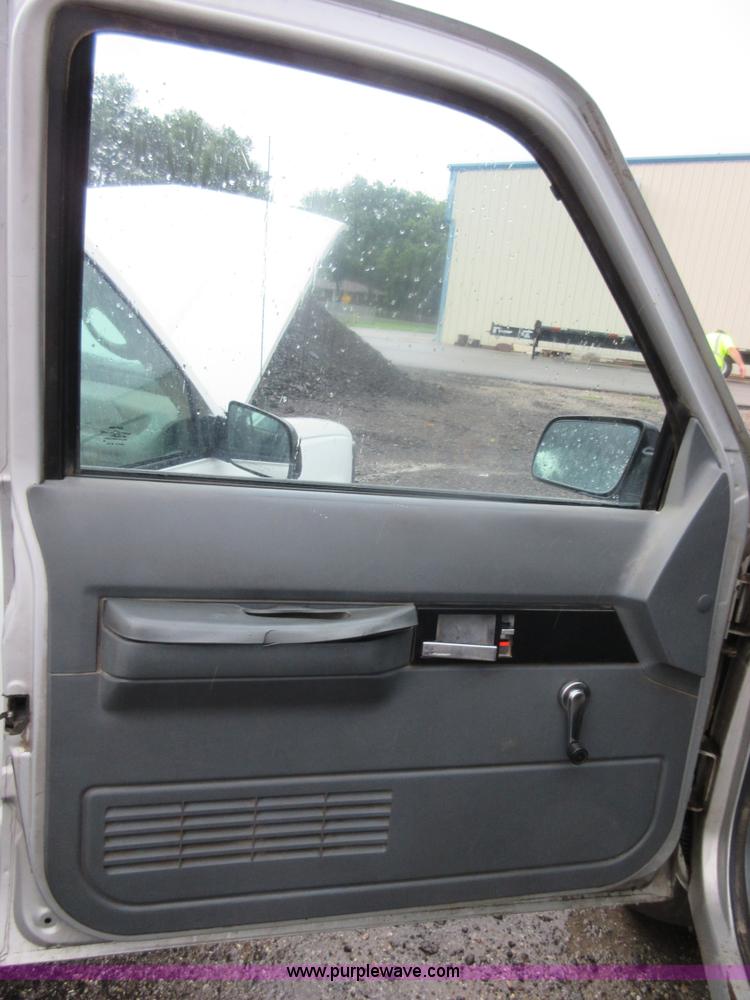 image for item I2084 1990 Chevrolet 2500 pickup truck cab and chassis