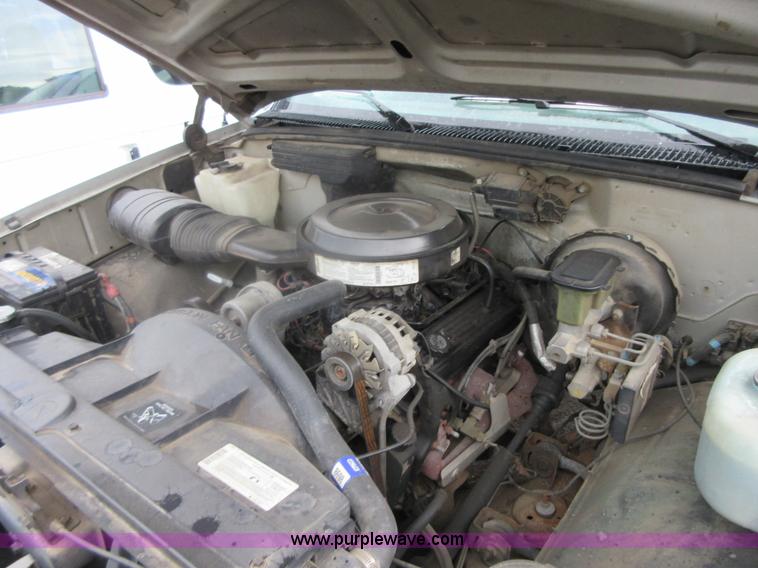 image for item I2084 1990 Chevrolet 2500 pickup truck cab and chassis