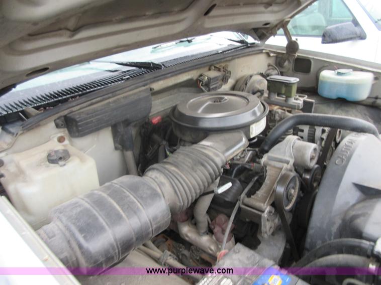 image for item I2084 1990 Chevrolet 2500 pickup truck cab and chassis