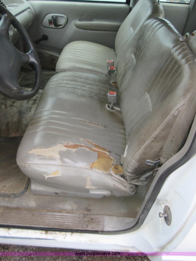 image for item I2085 1996 Chevrolet 1500 pickup truck