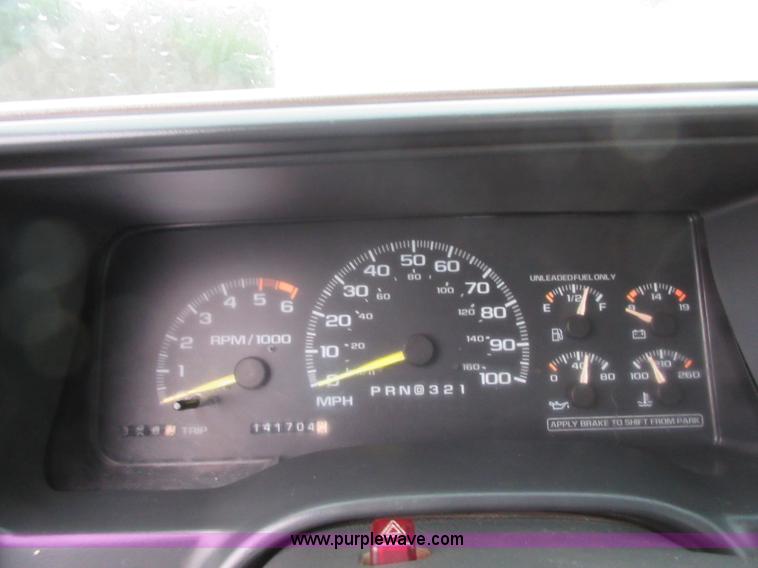 image for item I2085 1996 Chevrolet 1500 pickup truck