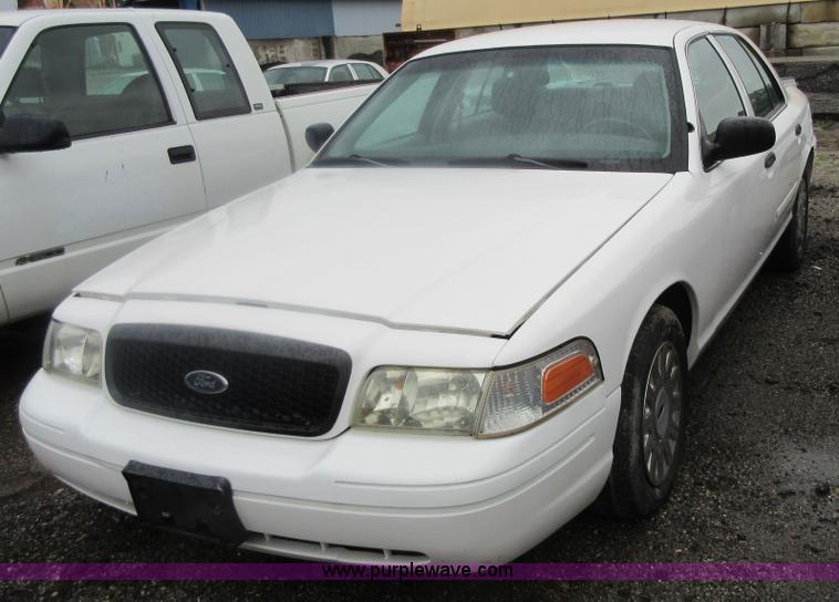 image for item I2086 2004 Ford Crown Victoria Police Interceptor