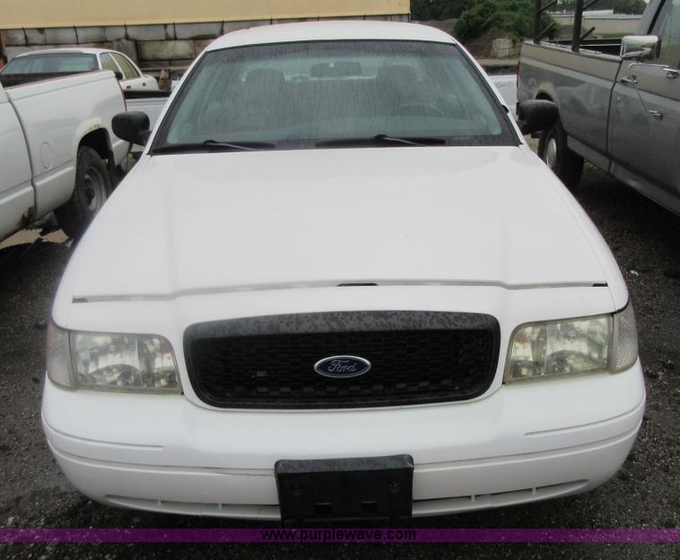 image for item I2086 2004 Ford Crown Victoria Police Interceptor