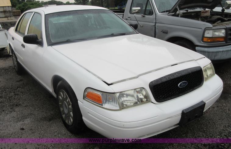 image for item I2086 2004 Ford Crown Victoria Police Interceptor