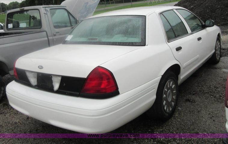 image for item I2086 2004 Ford Crown Victoria Police Interceptor