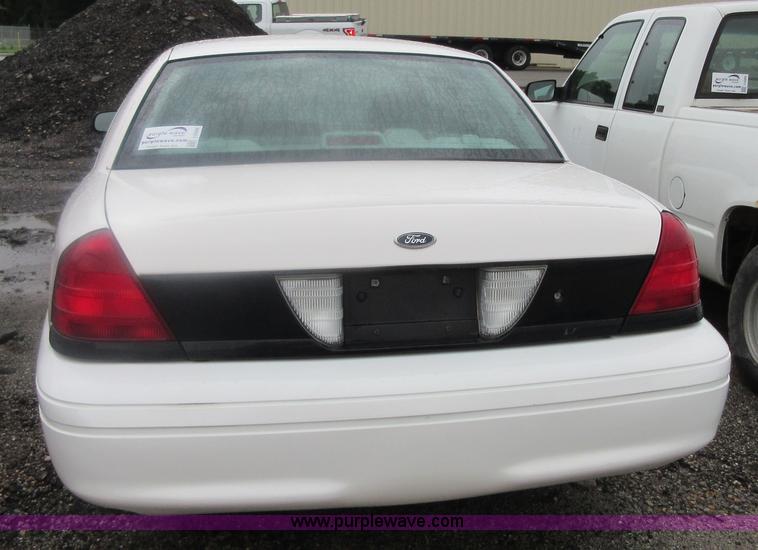 image for item I2086 2004 Ford Crown Victoria Police Interceptor