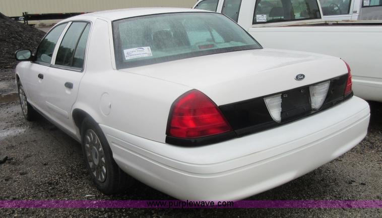 image for item I2086 2004 Ford Crown Victoria Police Interceptor