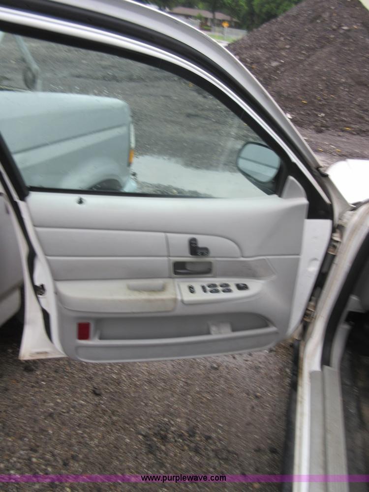 image for item I2086 2004 Ford Crown Victoria Police Interceptor