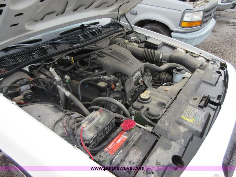 image for item I2086 2004 Ford Crown Victoria Police Interceptor