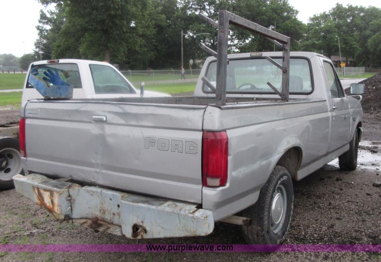 image for item I2087 1992 Ford F150 pickup truck