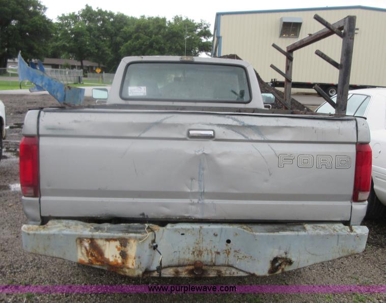 image for item I2087 1992 Ford F150 pickup truck