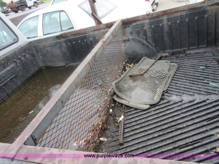 image for item I2087 1992 Ford F150 pickup truck