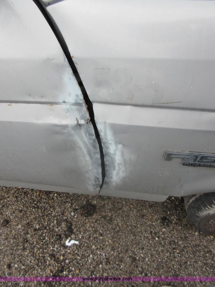 image for item I2087 1992 Ford F150 pickup truck