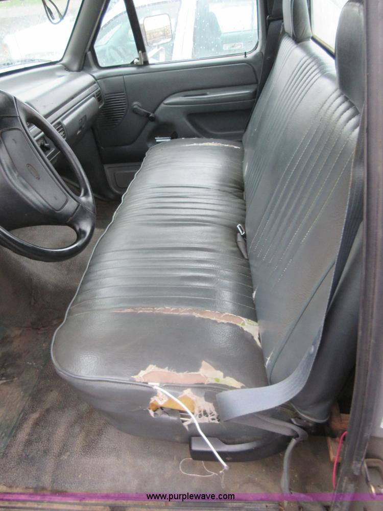 image for item I2087 1992 Ford F150 pickup truck