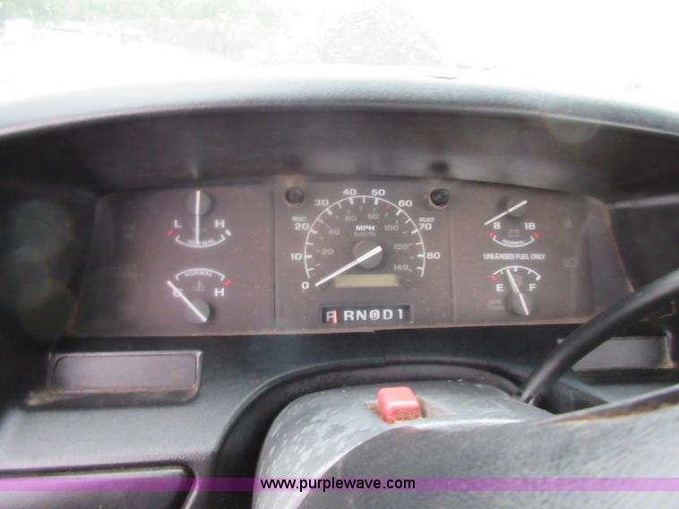 image for item I2087 1992 Ford F150 pickup truck