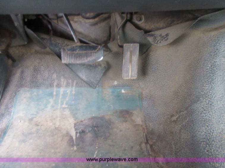 image for item I2087 1992 Ford F150 pickup truck