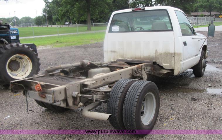 image for item I2088 2000 Chevrolet 3500 pickup truck cab and chassis