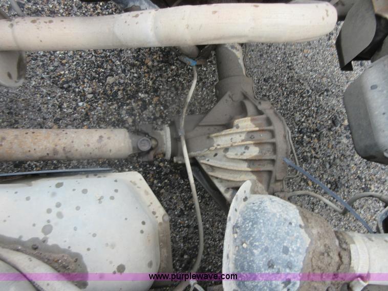 image for item I2088 2000 Chevrolet 3500 pickup truck cab and chassis