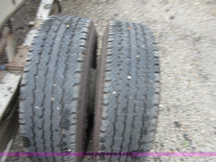 image for item I2088 2000 Chevrolet 3500 pickup truck cab and chassis