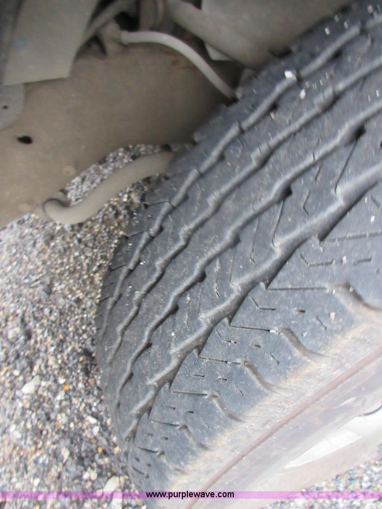 image for item I2088 2000 Chevrolet 3500 pickup truck cab and chassis