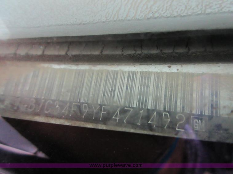 image for item I2088 2000 Chevrolet 3500 pickup truck cab and chassis