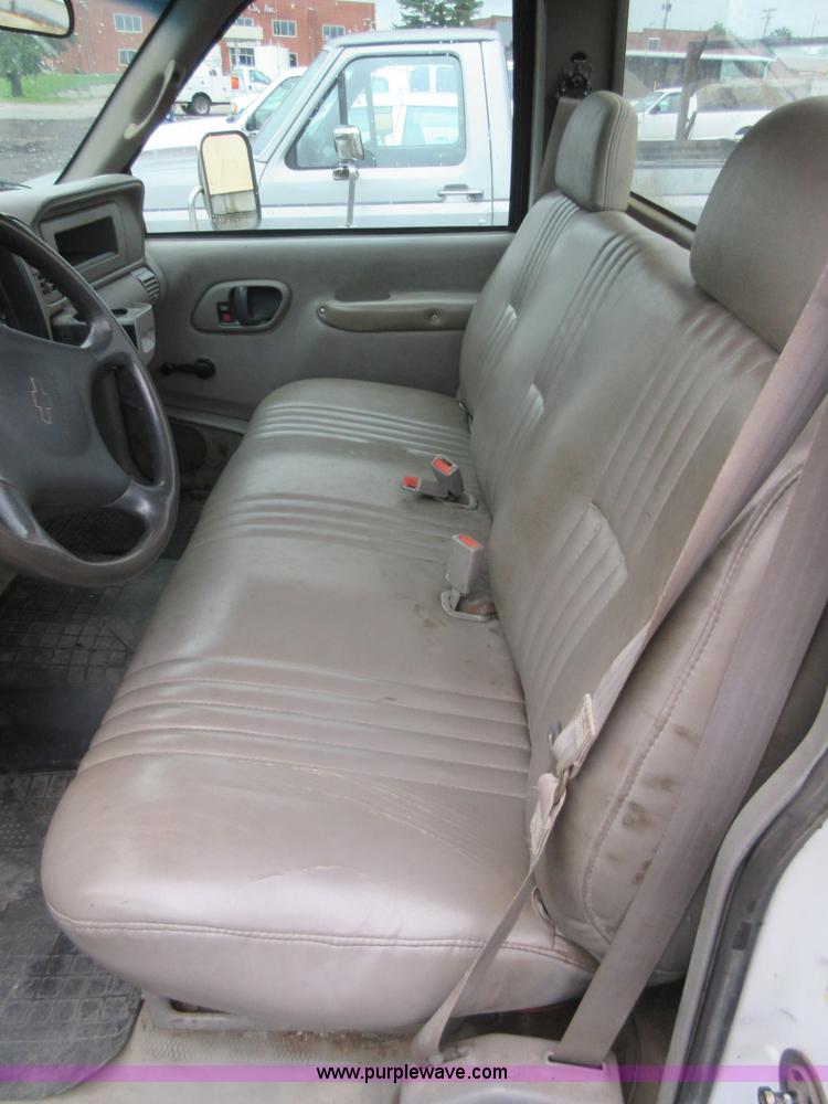 image for item I2088 2000 Chevrolet 3500 pickup truck cab and chassis