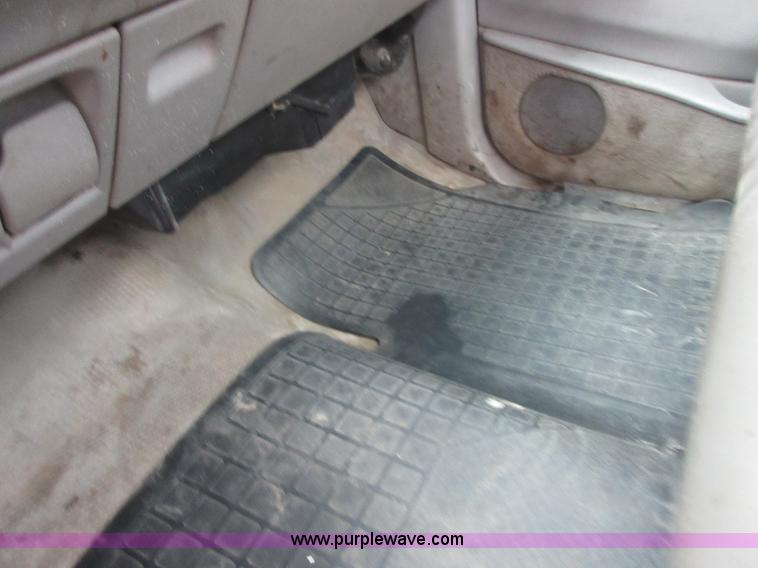 image for item I2088 2000 Chevrolet 3500 pickup truck cab and chassis