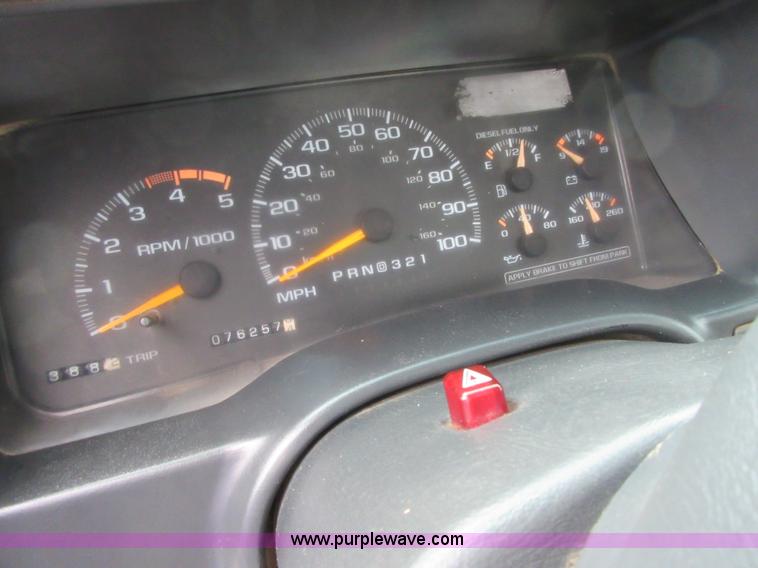 image for item I2088 2000 Chevrolet 3500 pickup truck cab and chassis