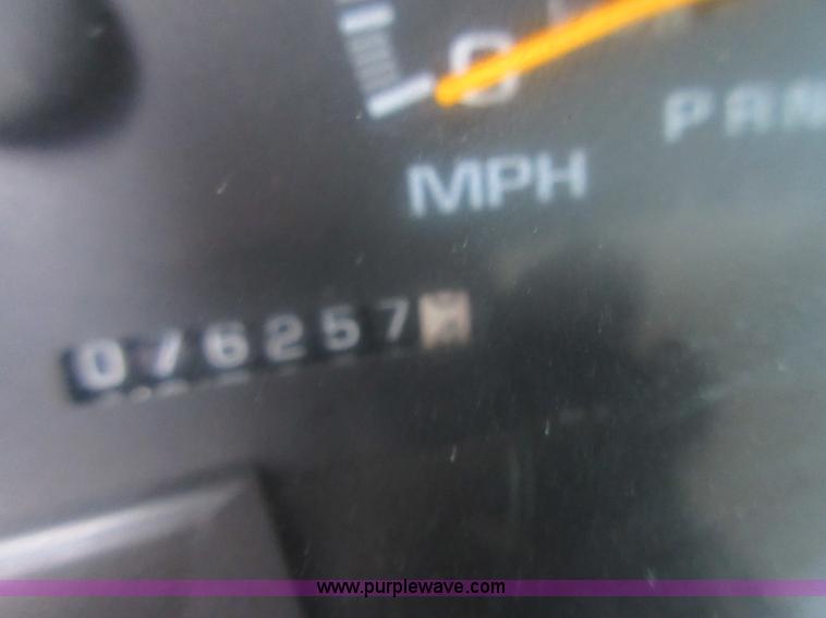 image for item I2088 2000 Chevrolet 3500 pickup truck cab and chassis