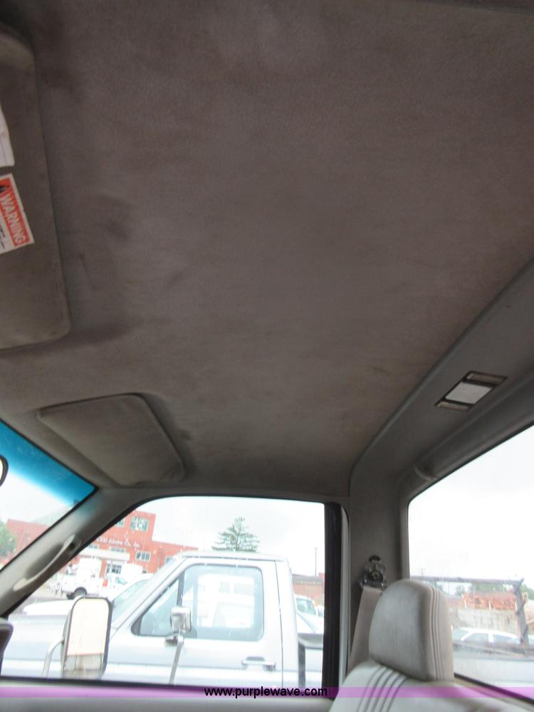 image for item I2088 2000 Chevrolet 3500 pickup truck cab and chassis