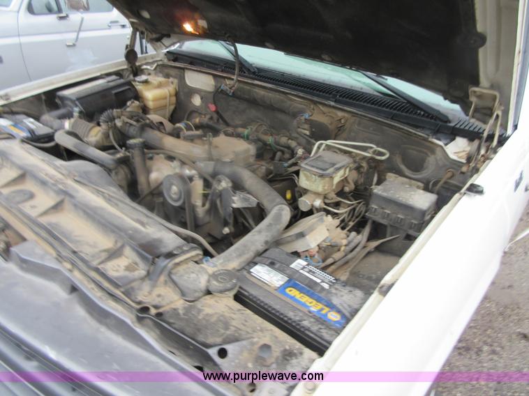 image for item I2088 2000 Chevrolet 3500 pickup truck cab and chassis