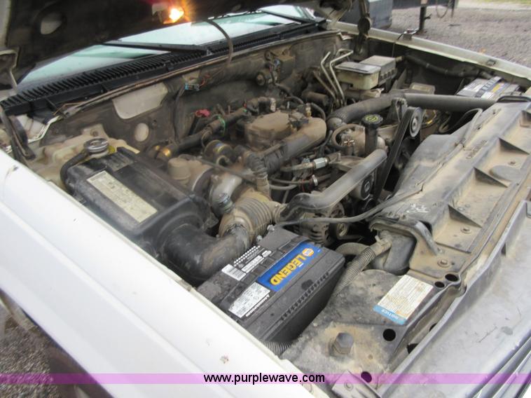 image for item I2088 2000 Chevrolet 3500 pickup truck cab and chassis