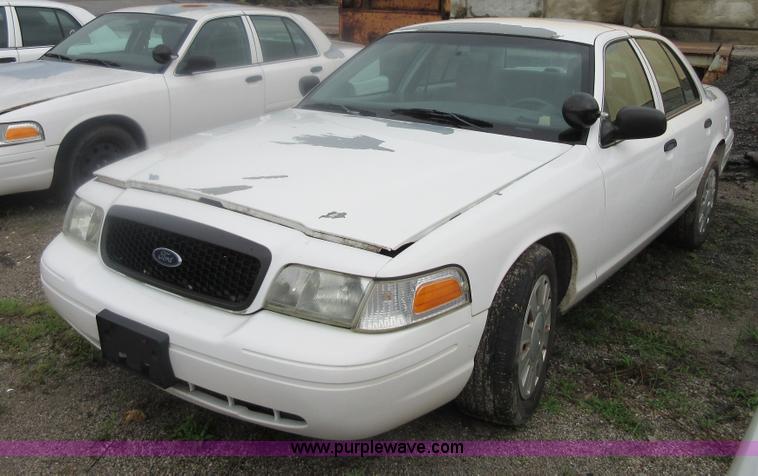 image for item I2089 2006 Ford Crown Victoria Police Interceptor