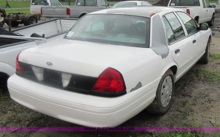 image for item I2089 2006 Ford Crown Victoria Police Interceptor