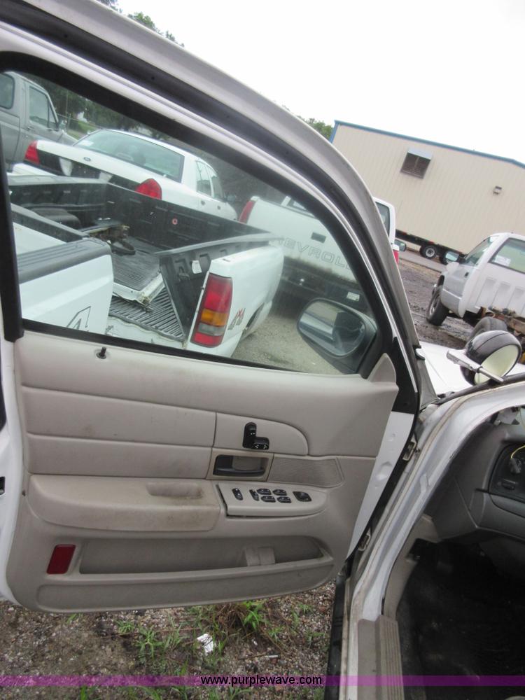 image for item I2089 2006 Ford Crown Victoria Police Interceptor