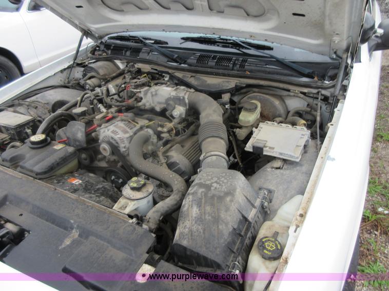 image for item I2089 2006 Ford Crown Victoria Police Interceptor