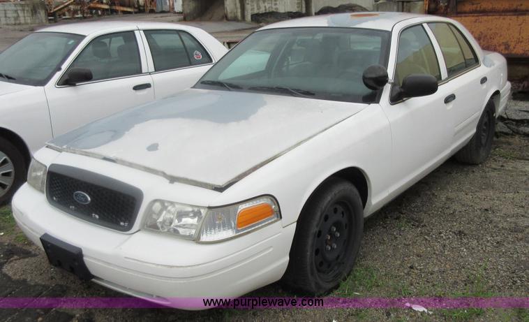 image for item I2090 2006 Ford Crown Victoria Police Interceptor