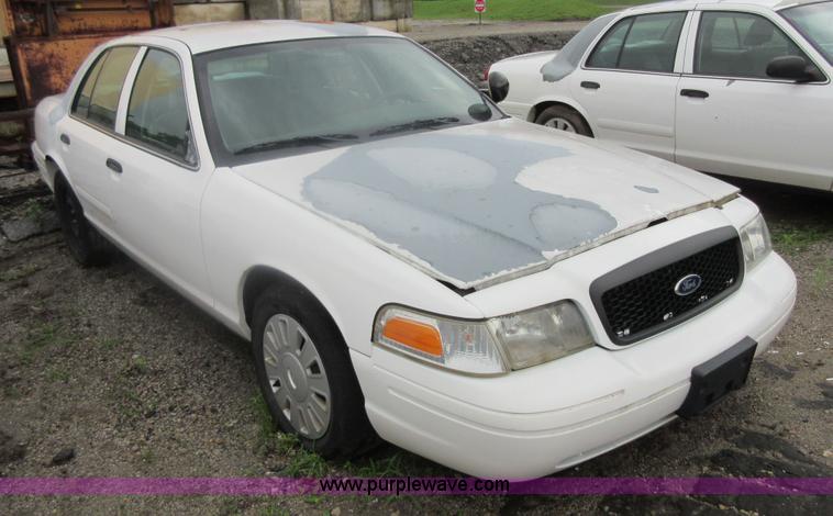 image for item I2090 2006 Ford Crown Victoria Police Interceptor