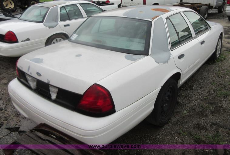 image for item I2090 2006 Ford Crown Victoria Police Interceptor