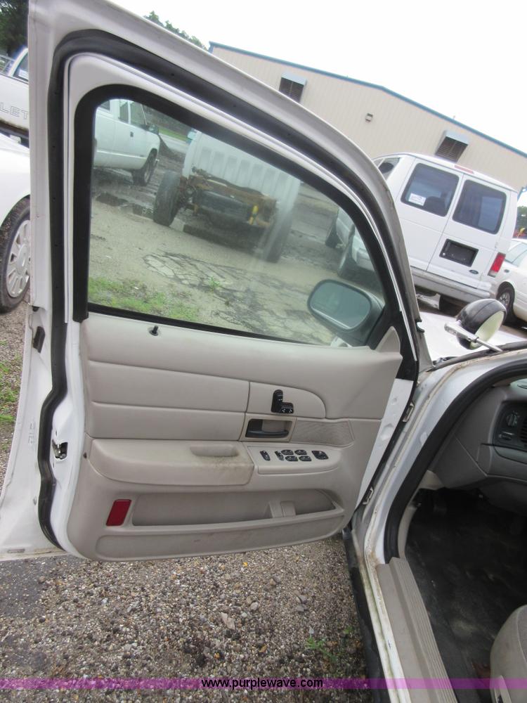 image for item I2090 2006 Ford Crown Victoria Police Interceptor