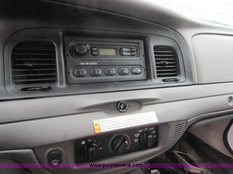 image for item I2090 2006 Ford Crown Victoria Police Interceptor