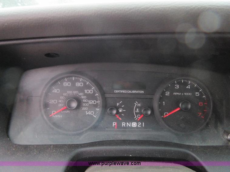 image for item I2090 2006 Ford Crown Victoria Police Interceptor